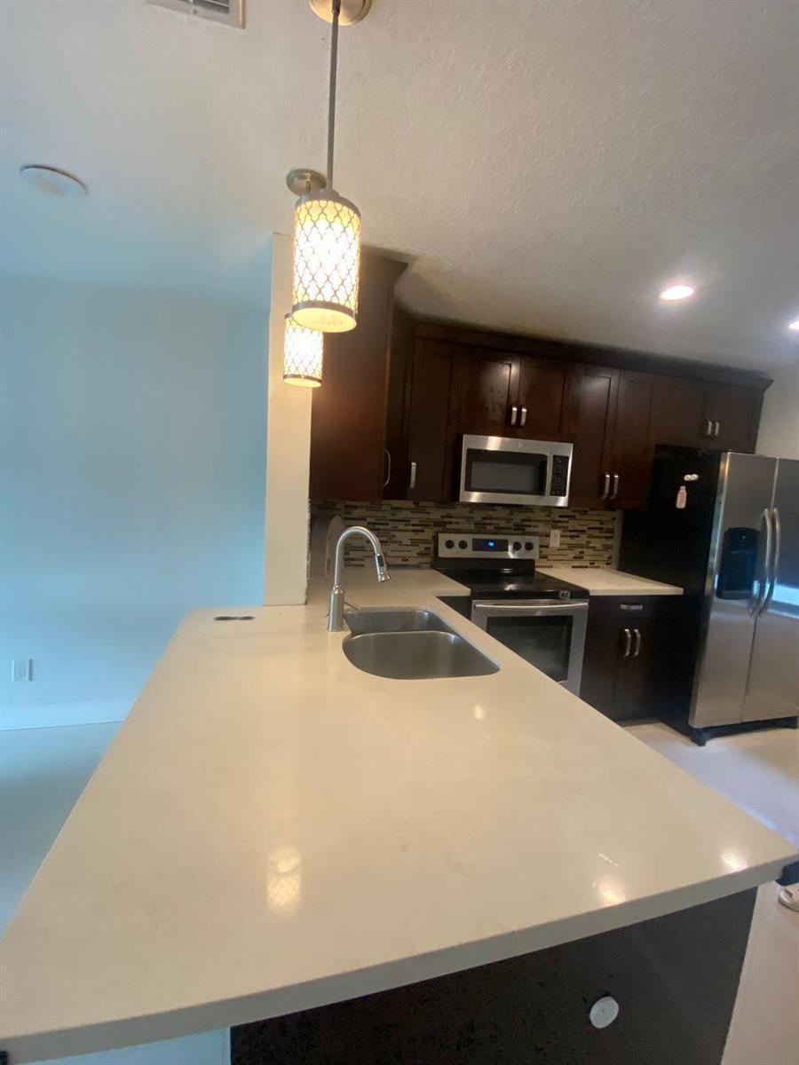 10473 NW 3RD Street, Pembroke Pines FL 33026 photo 4