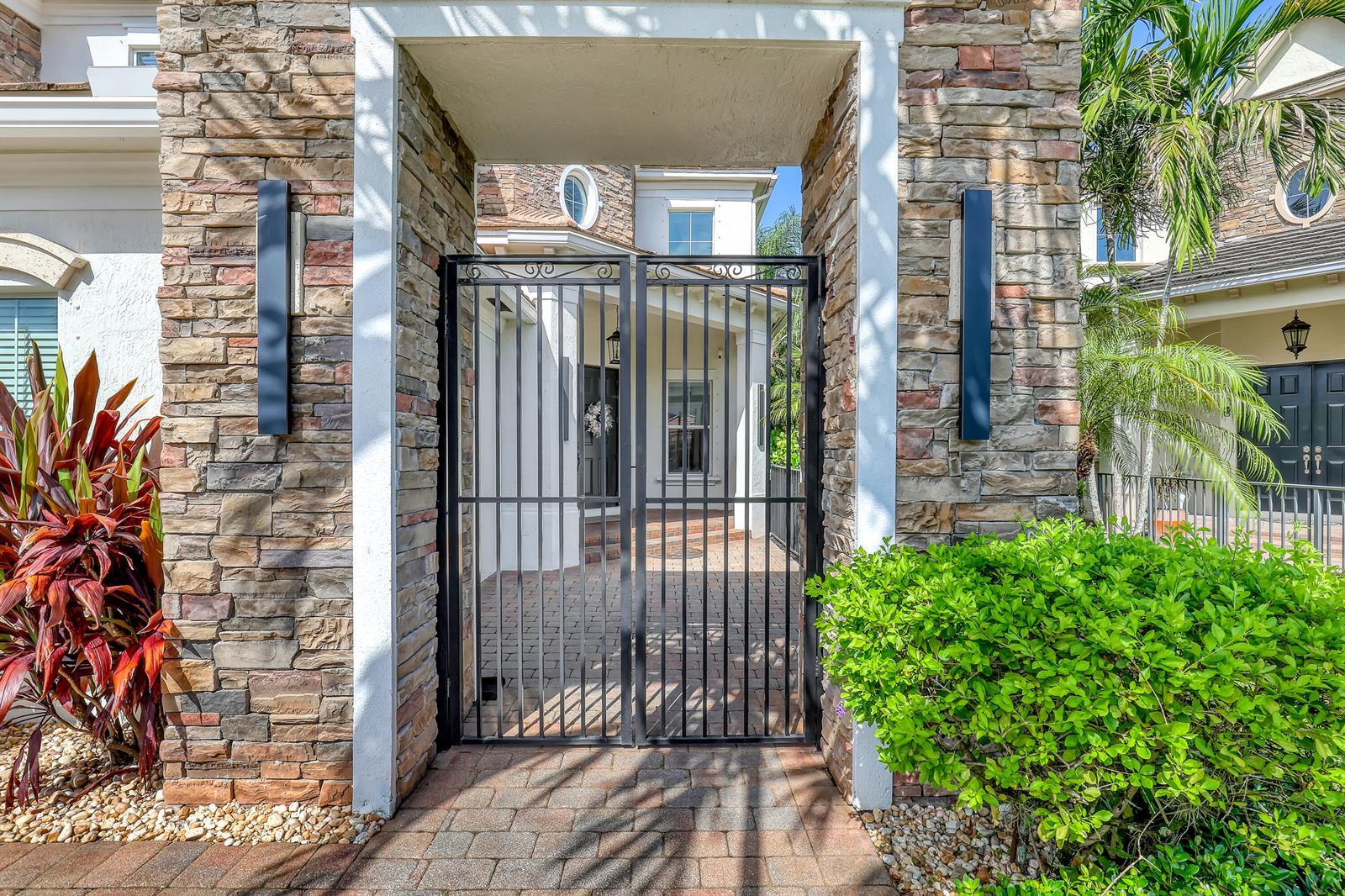 8541 Butler Greenwood Drive, Royal Palm Beach FL 33411 photo 4