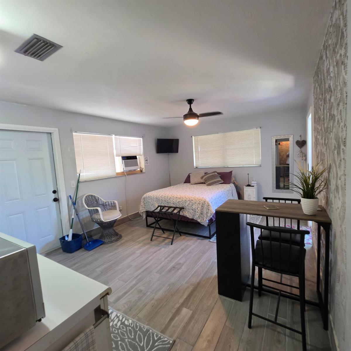 141 SE 2ND Avenue, Dania Beach FL 33004 photo 2