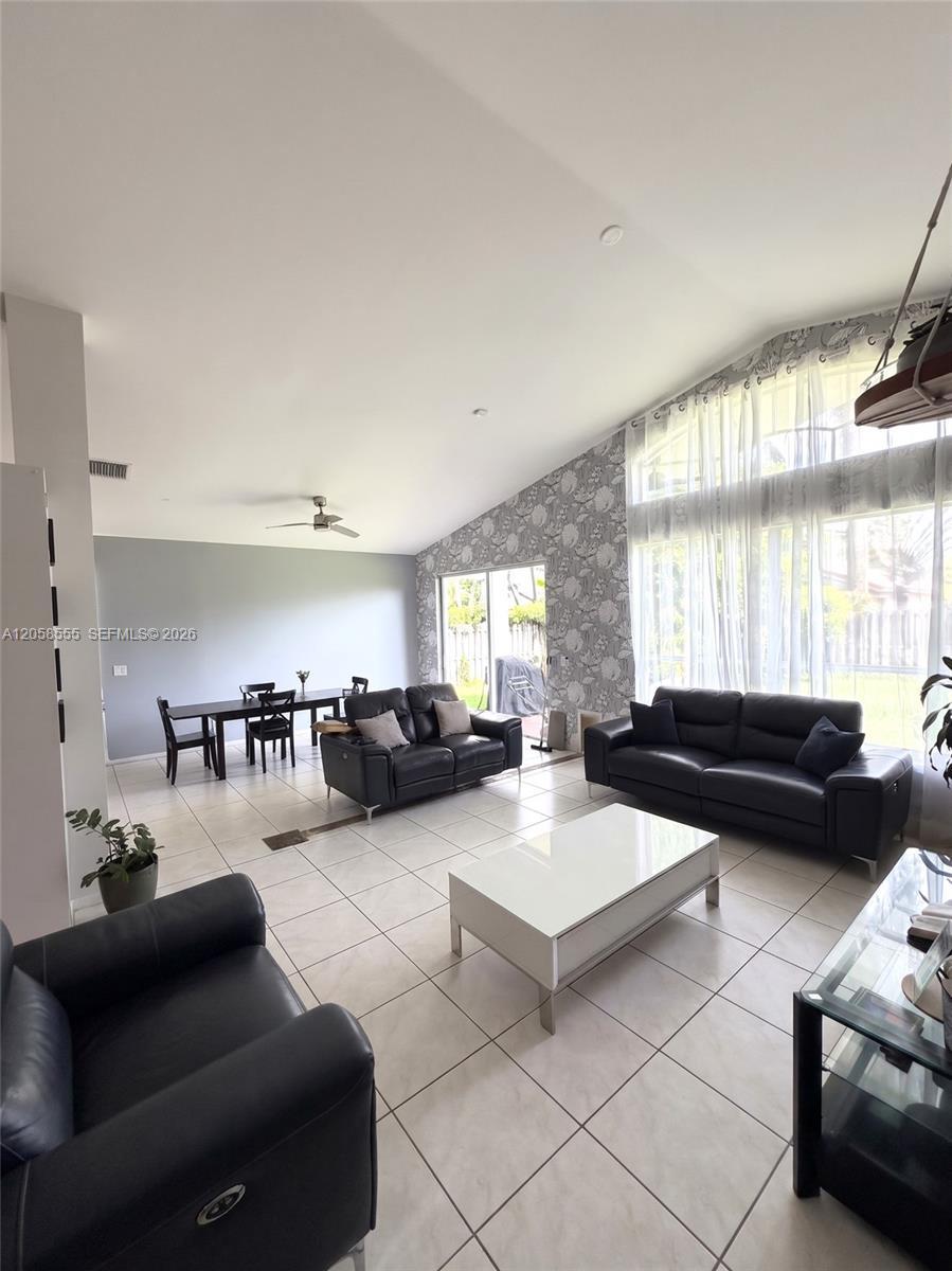 13237 NW 15th Ct, Pembroke Pines FL 33028 photo 4