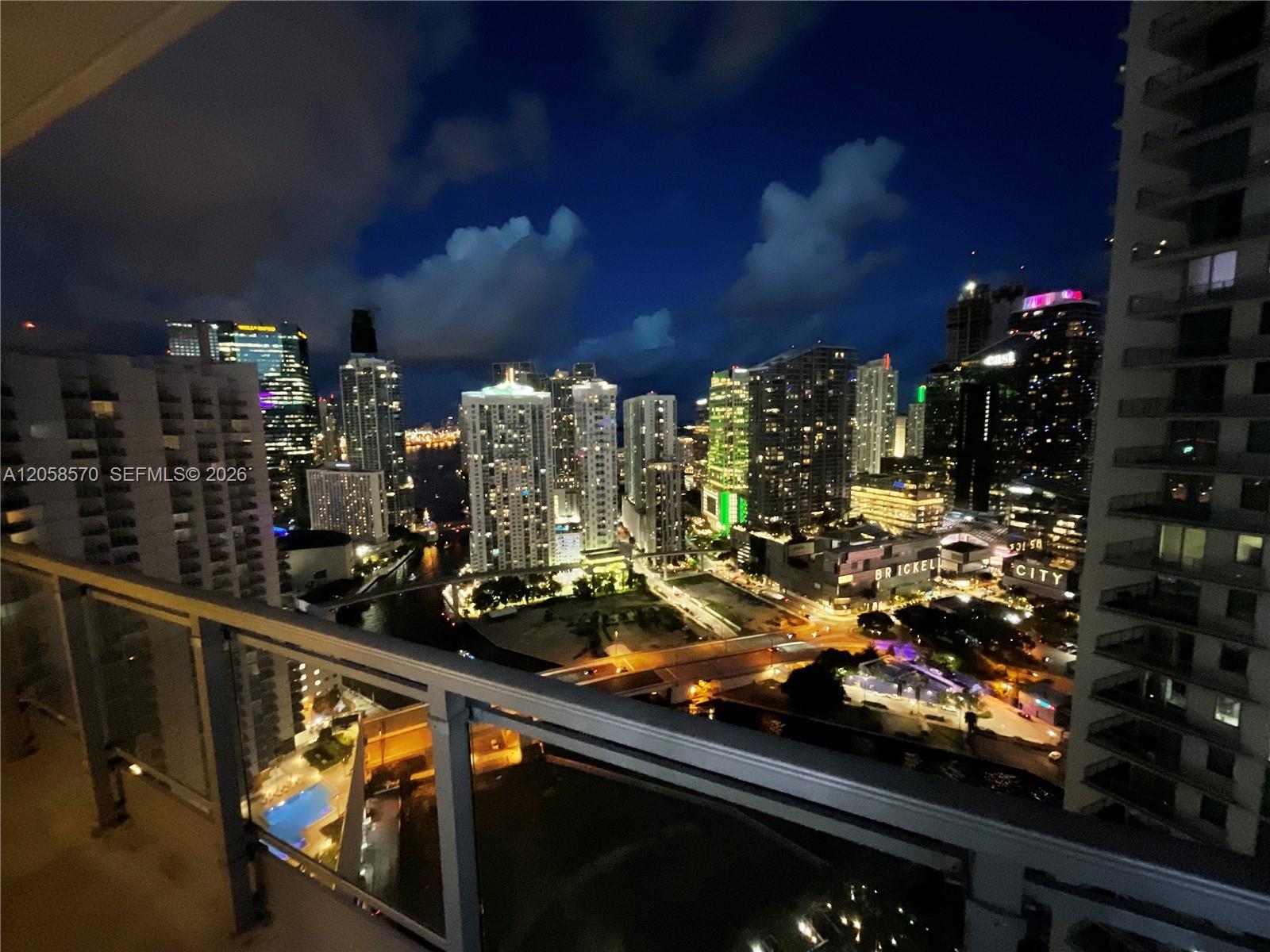 90 SW 3rd St # 3910, Miami FL 33130 photo 3