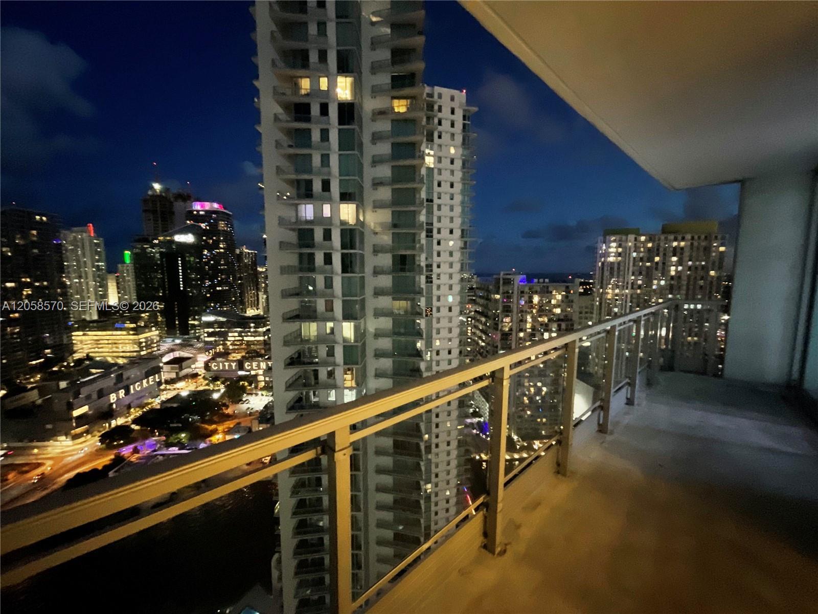 90 SW 3rd St # 3910, Miami FL 33130 photo 4