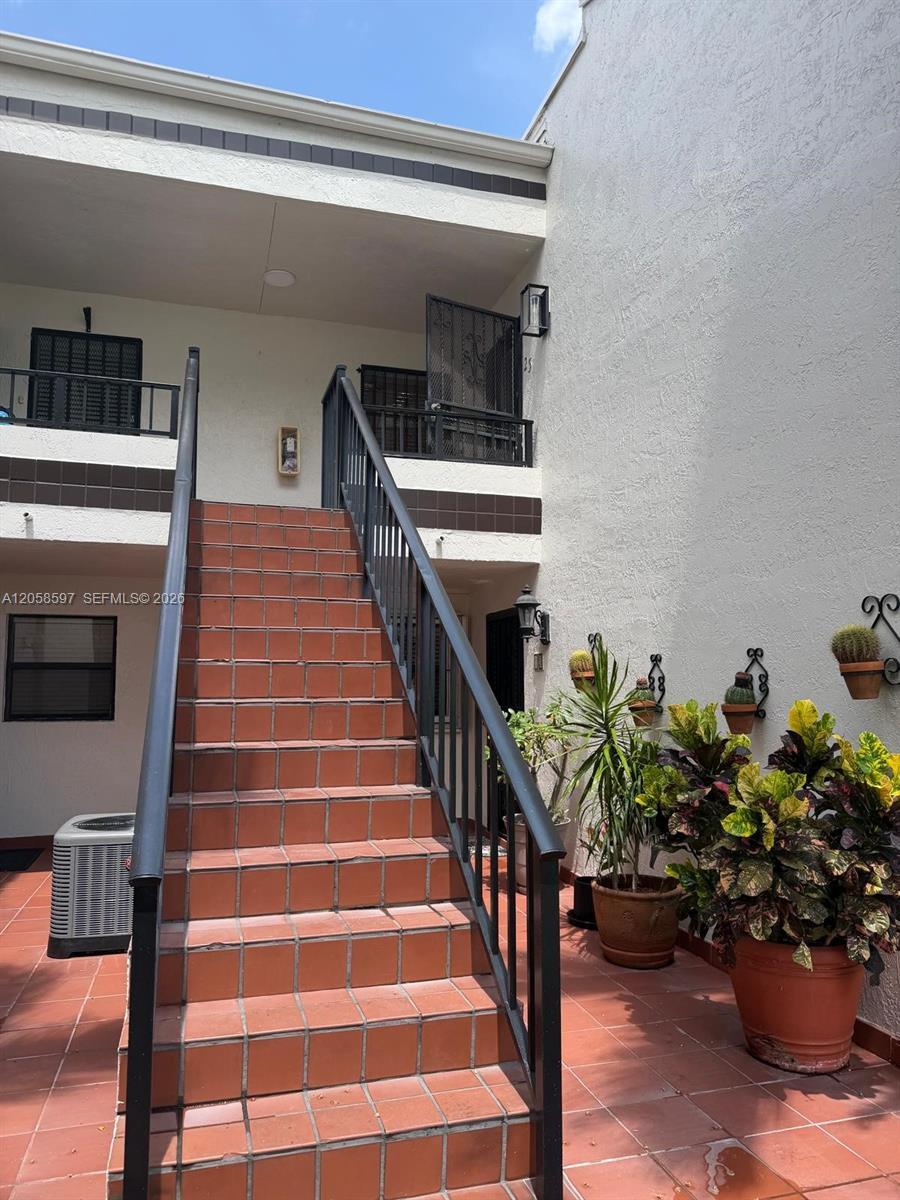 10875 NW 7th St # 36, Miami FL 33172 photo 2