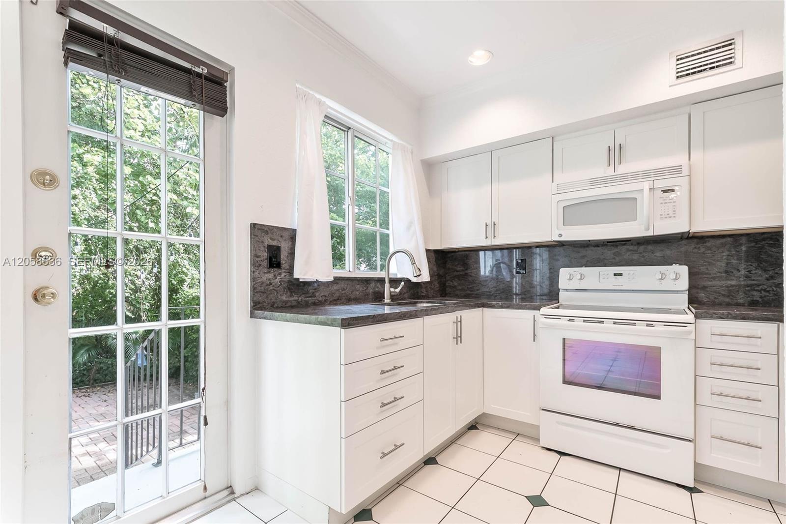 21 Madeira Ave # 18, Coral Gables FL 33134 photo 5