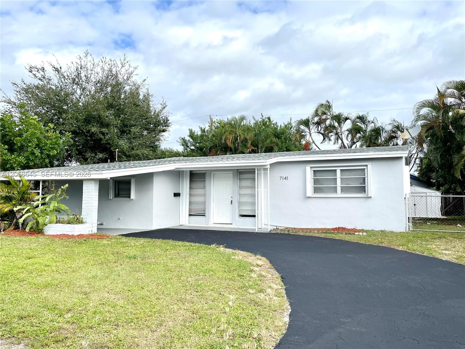 7141 Wilson St, Hollywood FL 33024 photo 2
