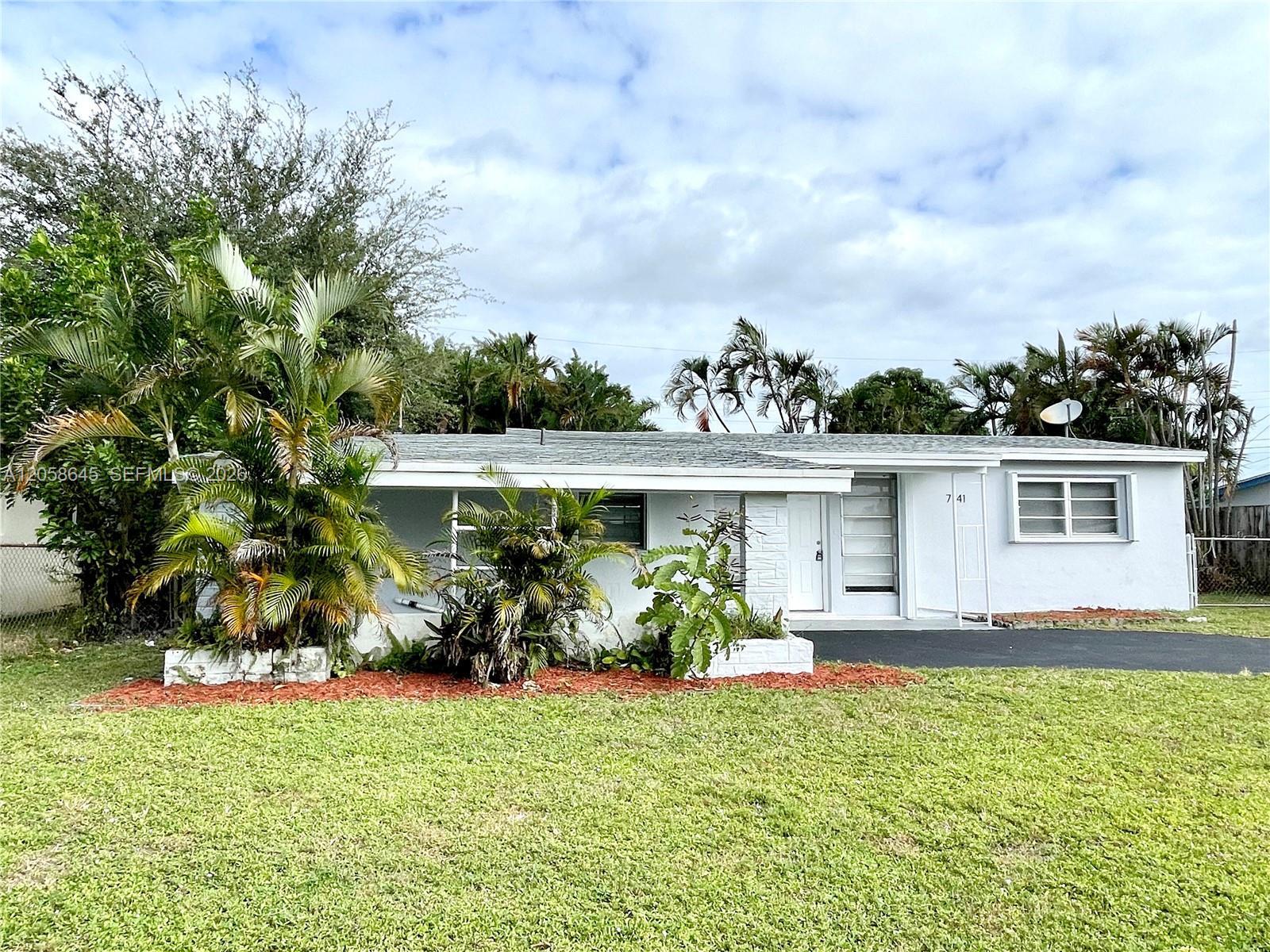 7141 Wilson St, Hollywood FL 33024 photo 4