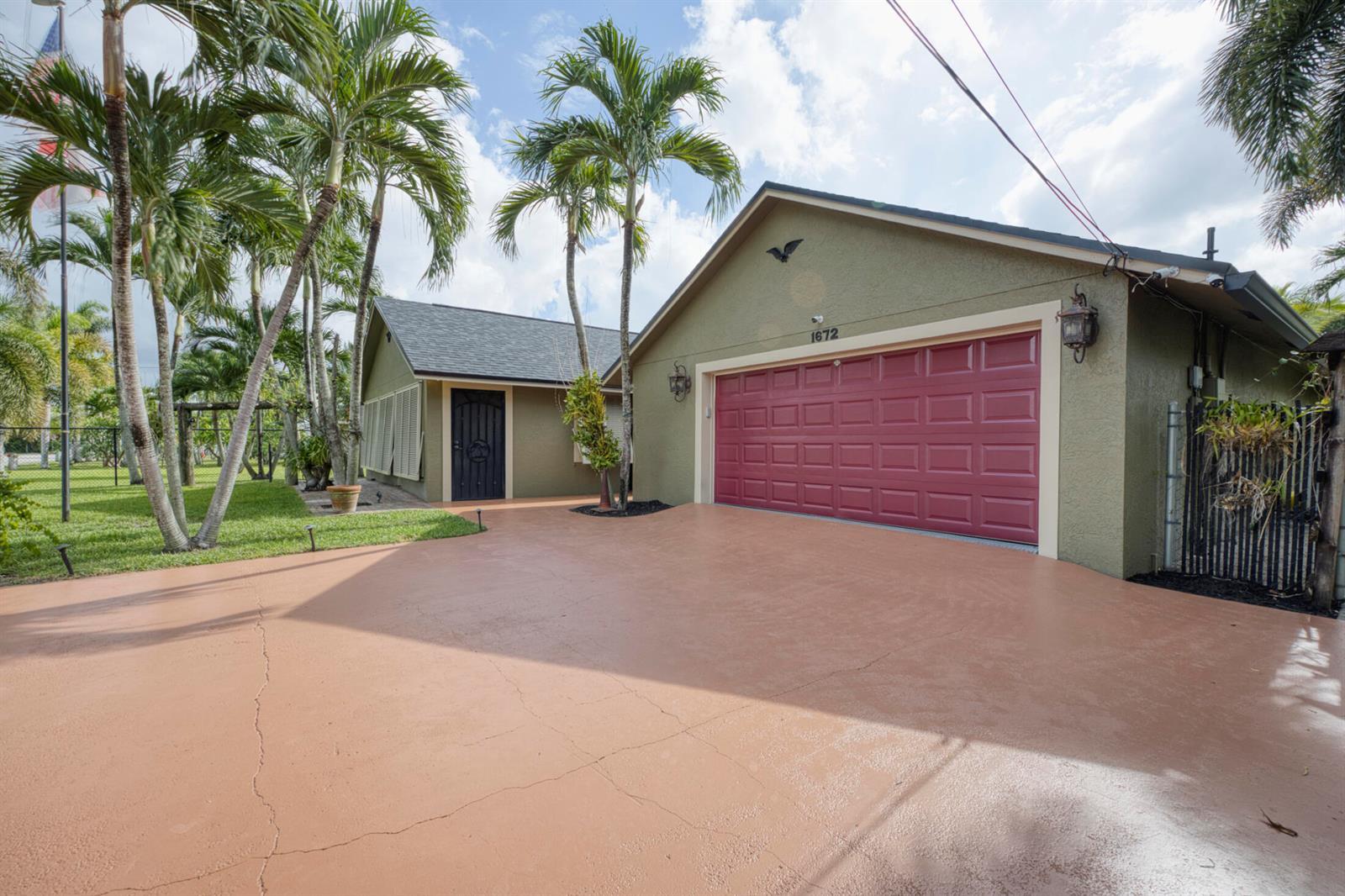 1672 ERIE Terrace, Palm Springs FL 33406 photo 2