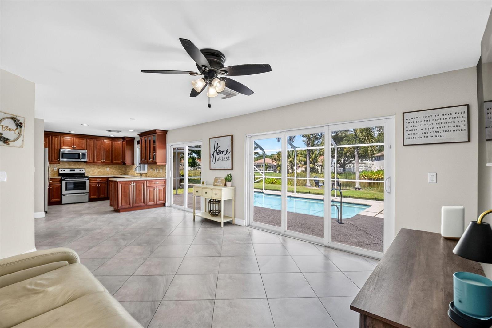 6233 WILLOUGHBY Circle, Lake Worth FL 33463 photo 5