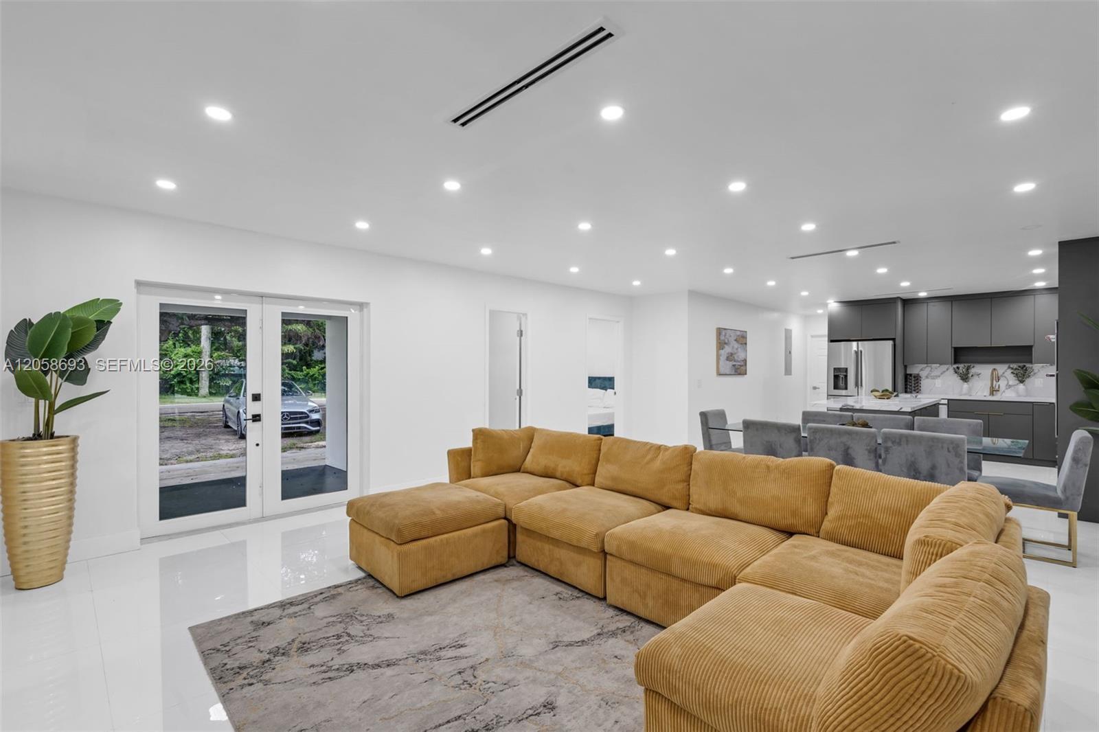 15230 NE 2nd Ave, Miami FL 33162 photo 3