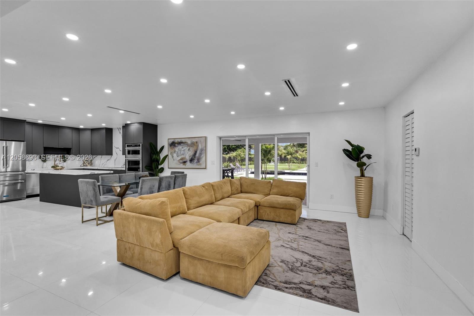 15230 NE 2nd Ave, Miami FL 33162 photo 5