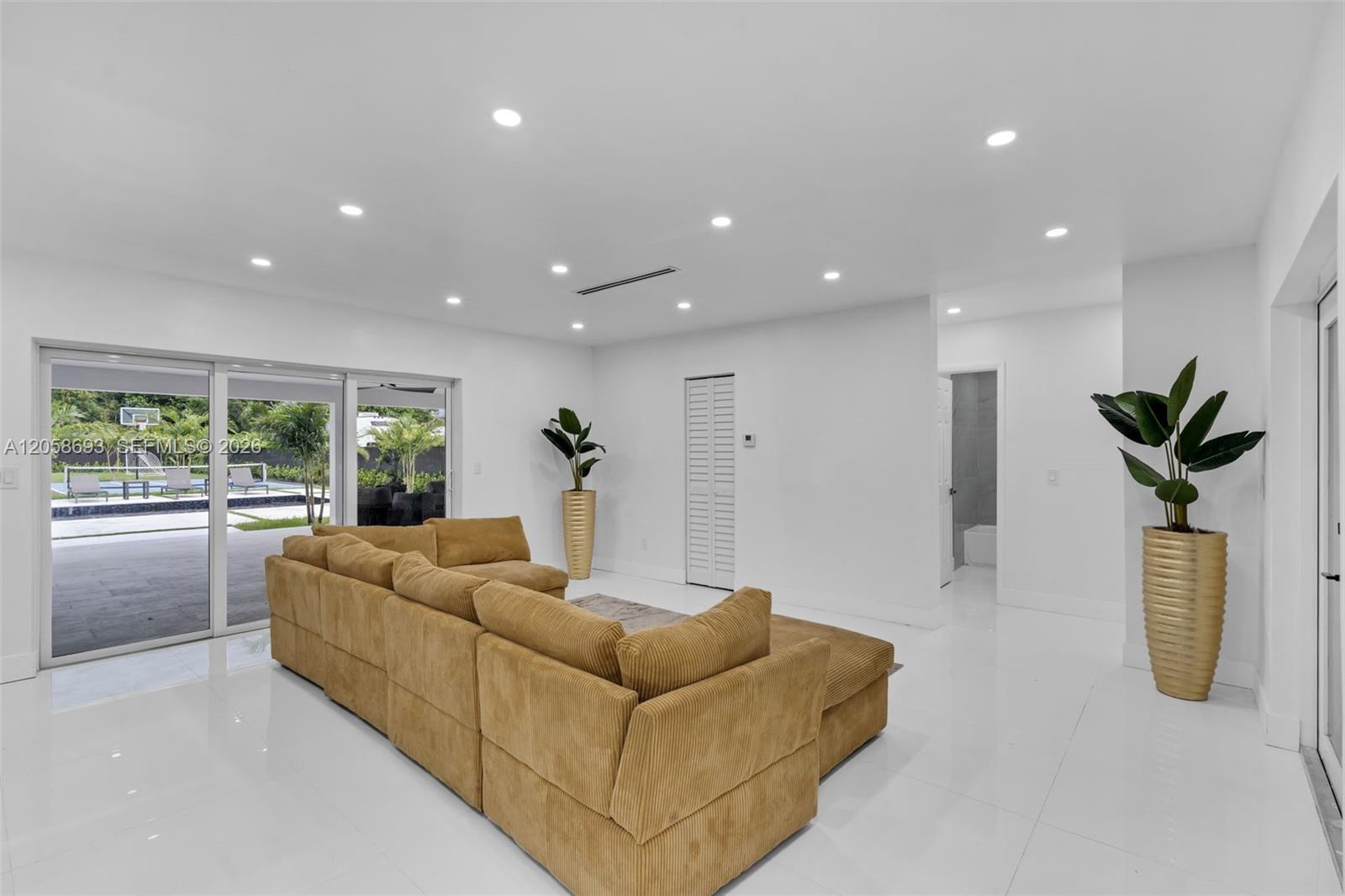 15230 NE 2nd Ave, Miami FL 33162 photo 4