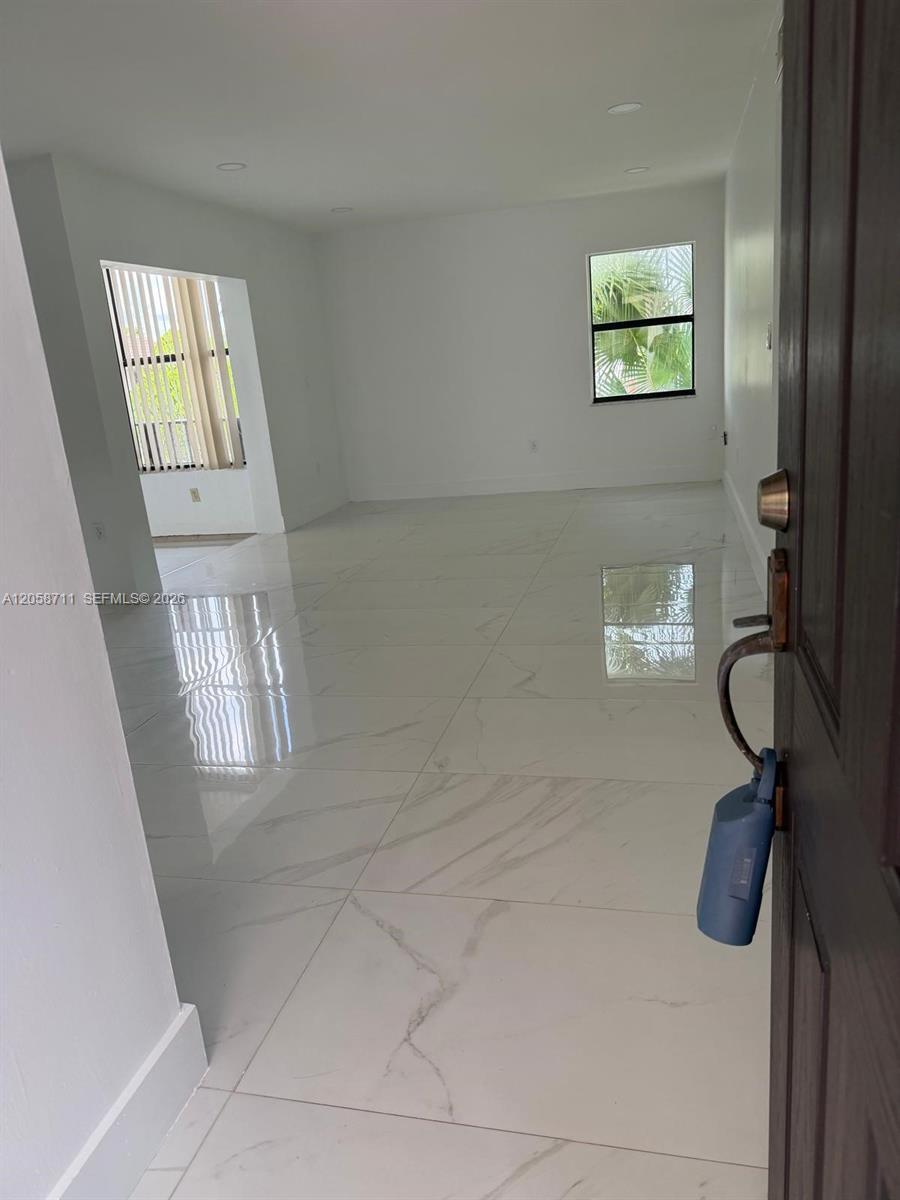 10875 NW 7th St # 36, Miami FL 33172 photo 2