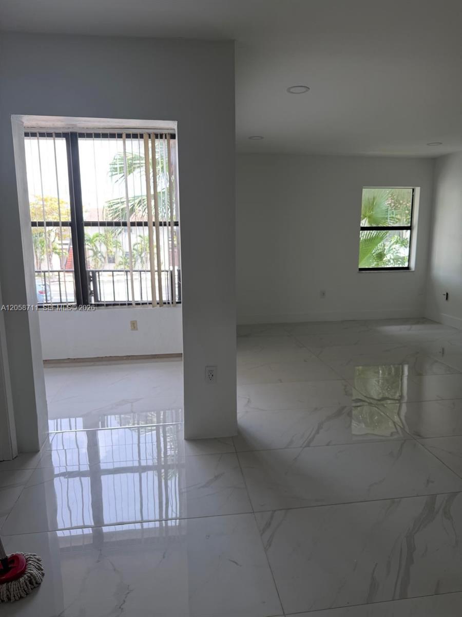 10875 NW 7th St # 36, Miami FL 33172 photo 3