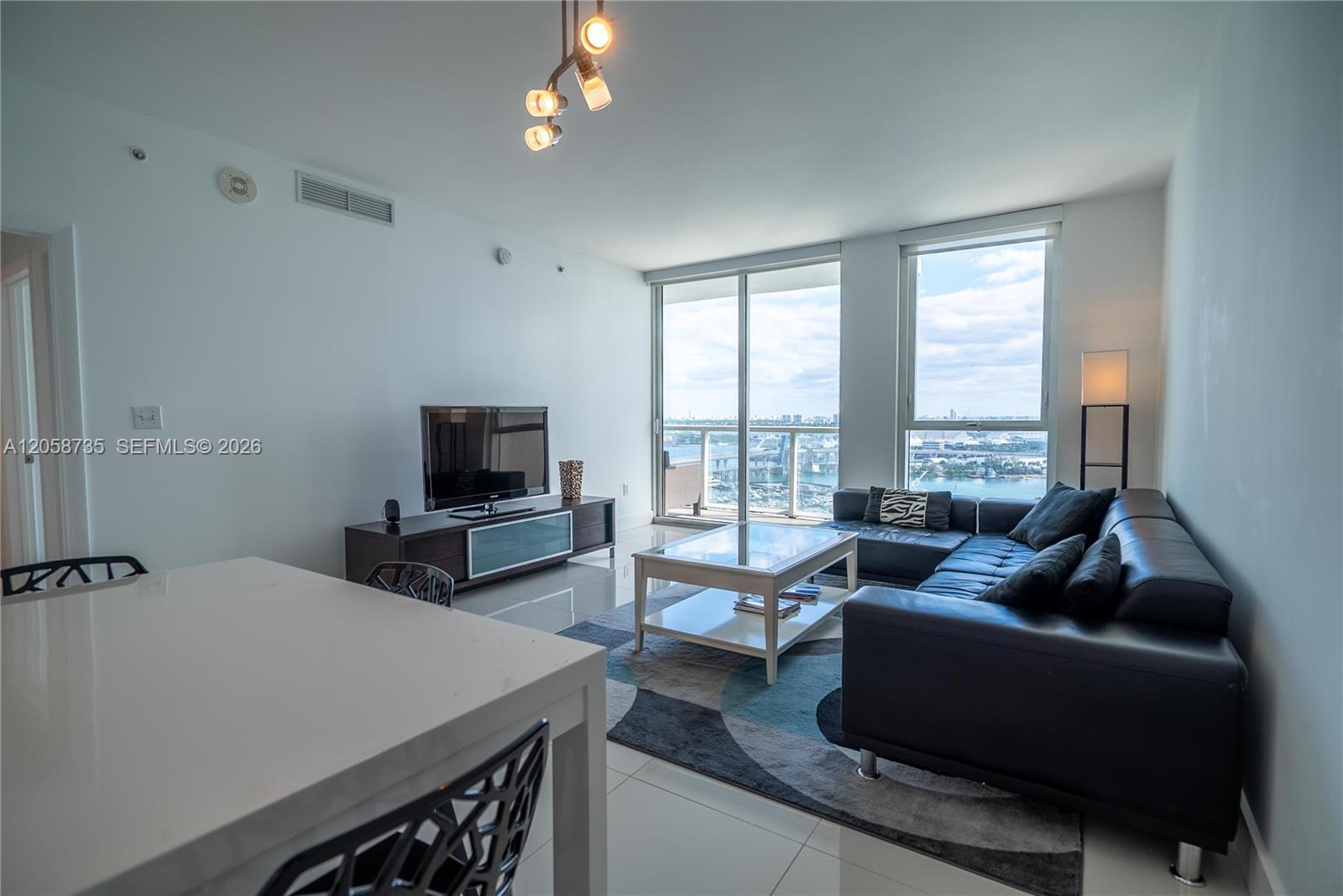 253 NE 2nd St # 2107, Miami FL 33132 photo 2