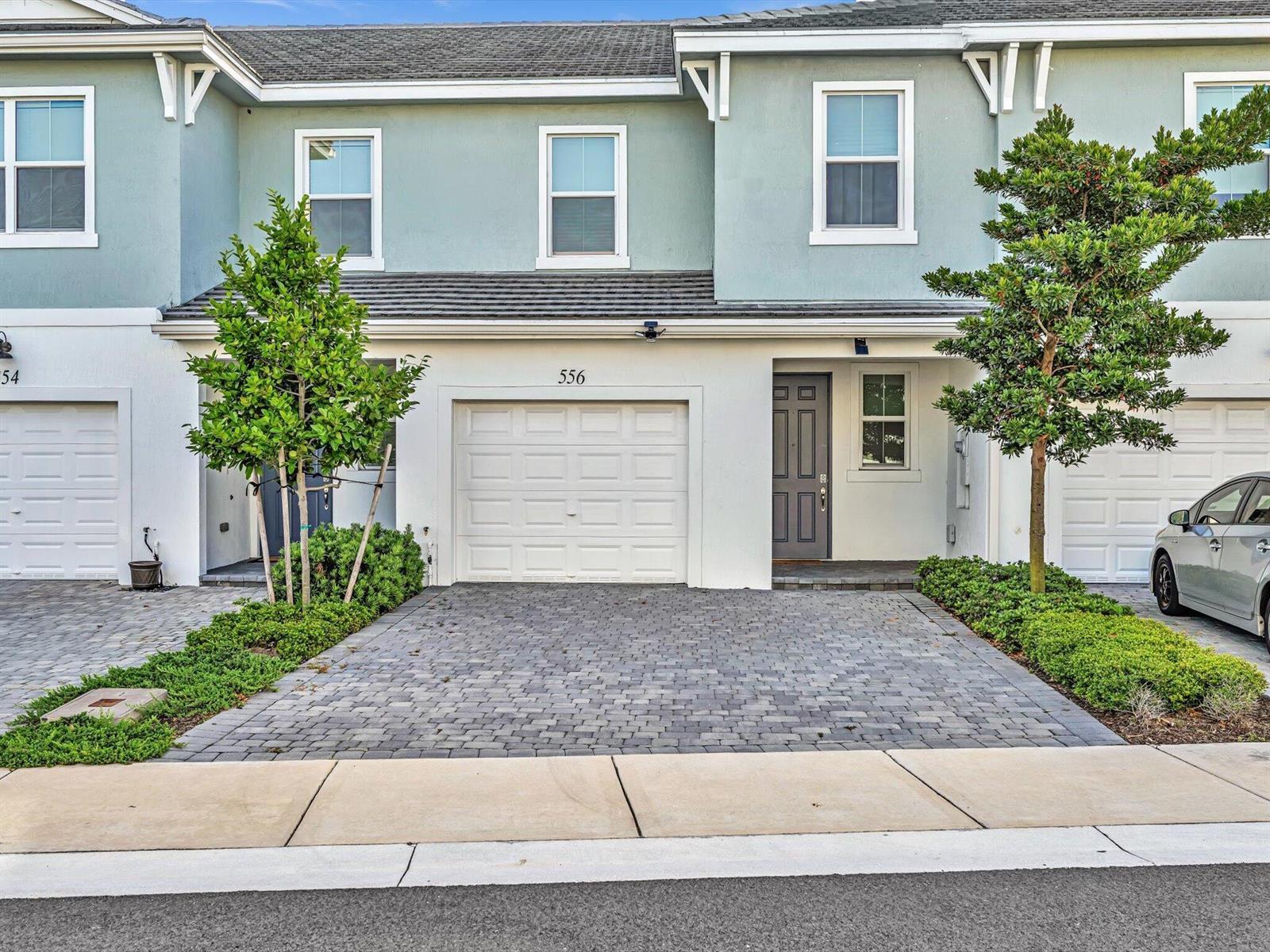 556 Sanderling Circle, Deerfield Beach FL 33442 photo 2