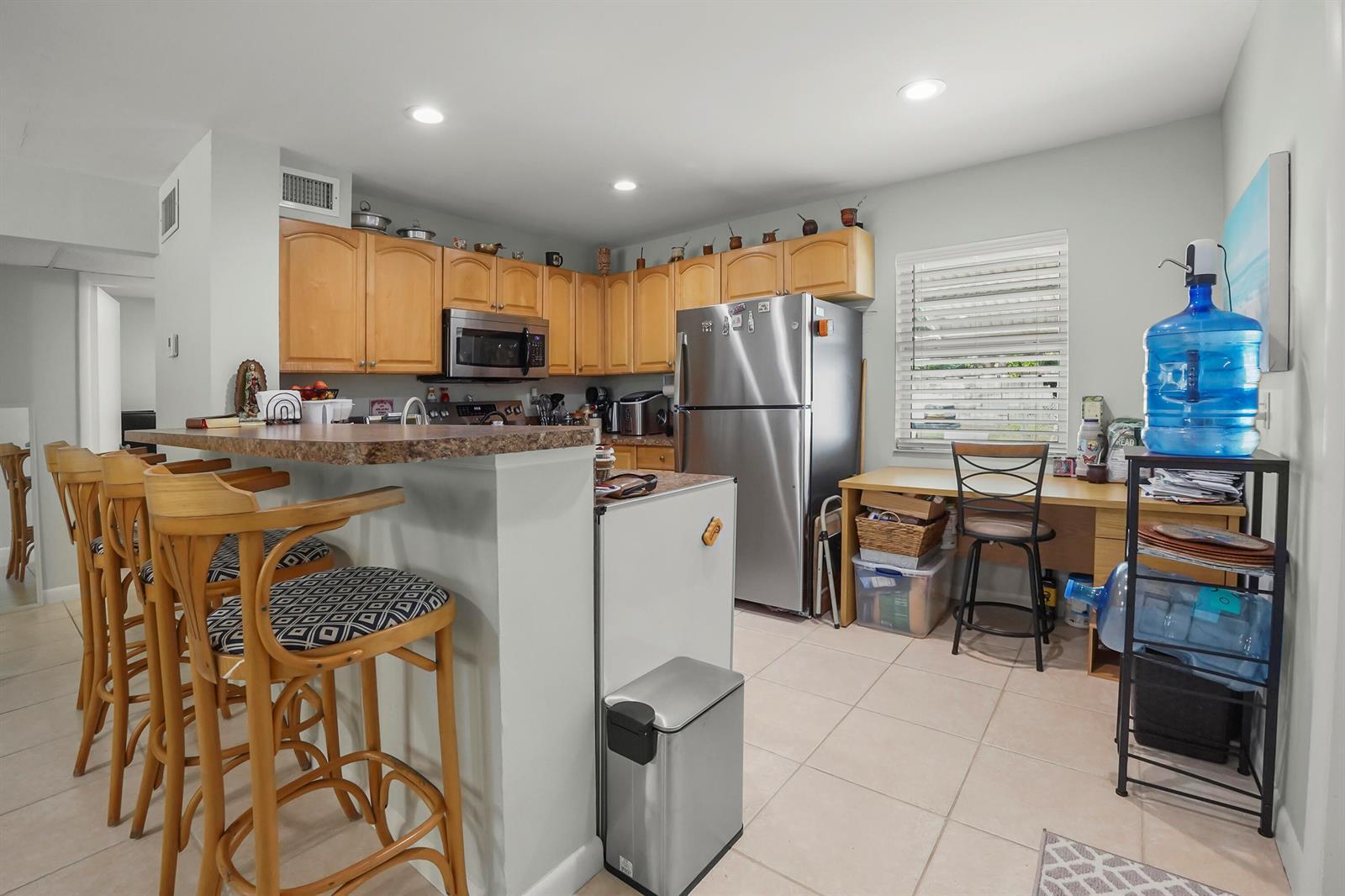 3231 Vassallo Avenue, Palm Springs FL 33461 photo 3