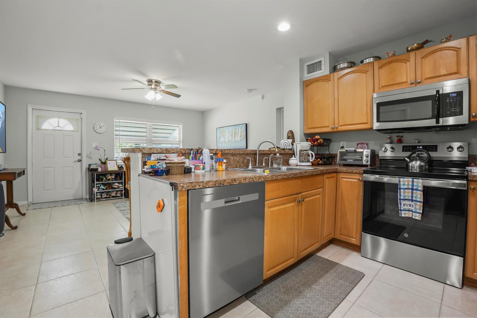 3231 Vassallo Avenue, Palm Springs FL 33461 photo 5