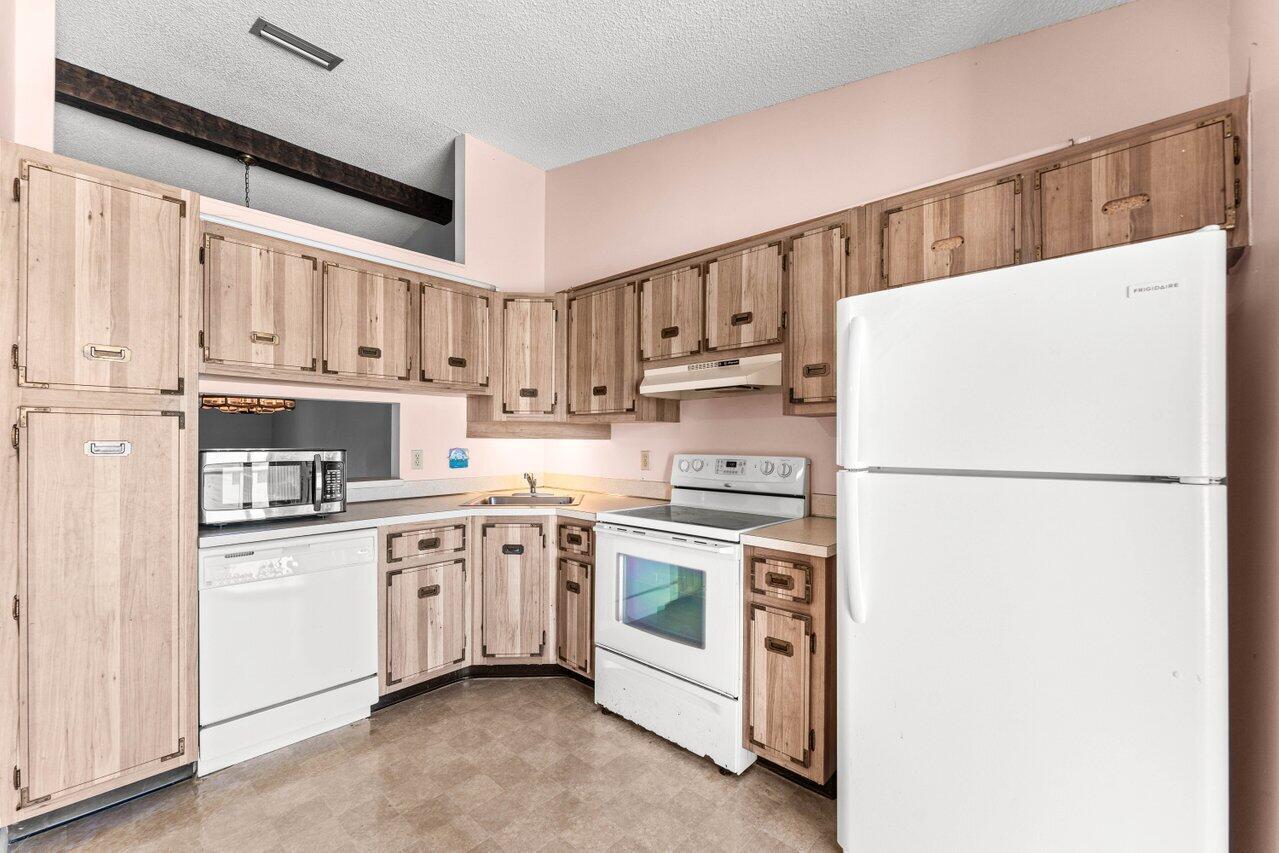 1024 Green Pine Boulevard # I, West Palm Beach FL 33409 photo 3