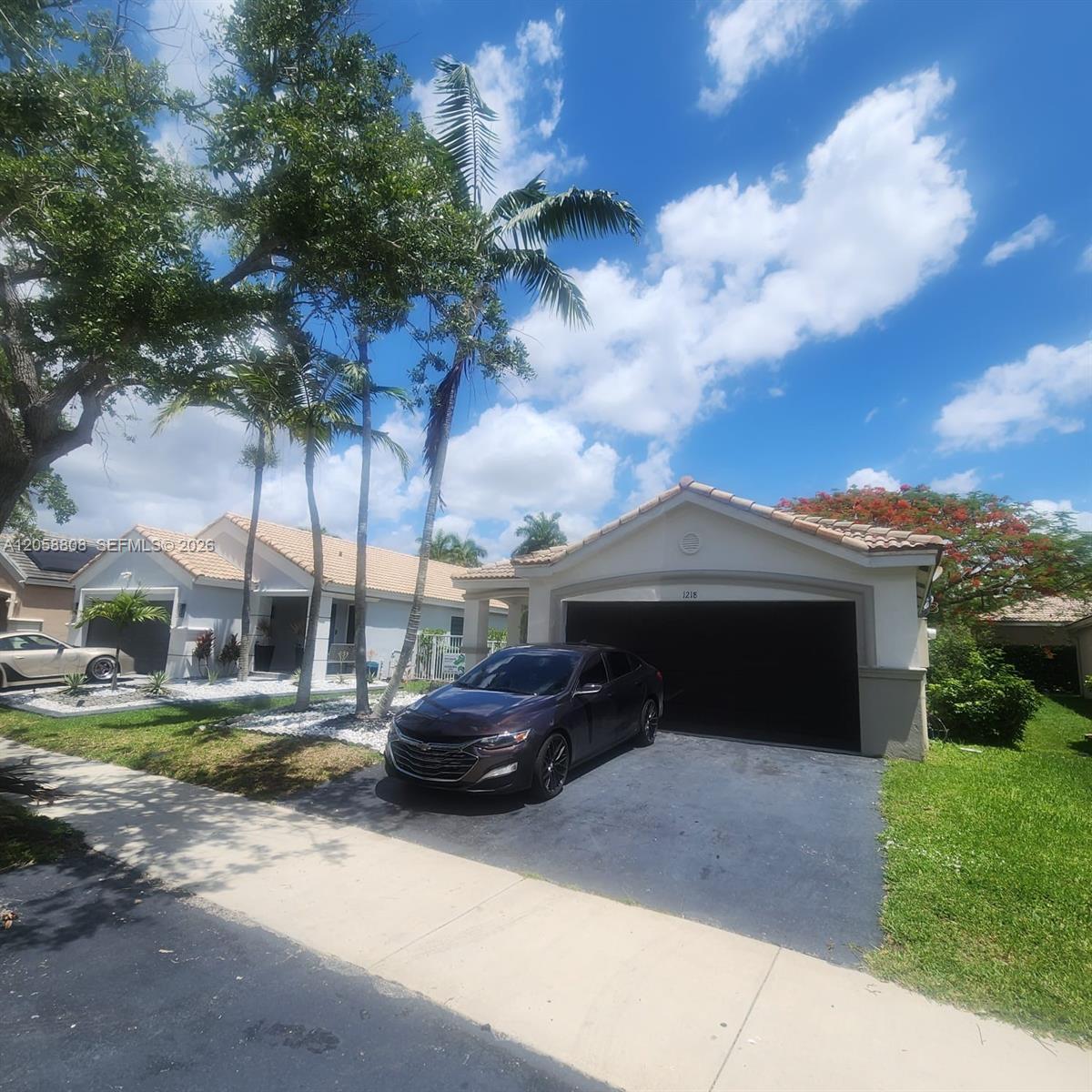 1218 Canary Island Dr, Weston FL 33327