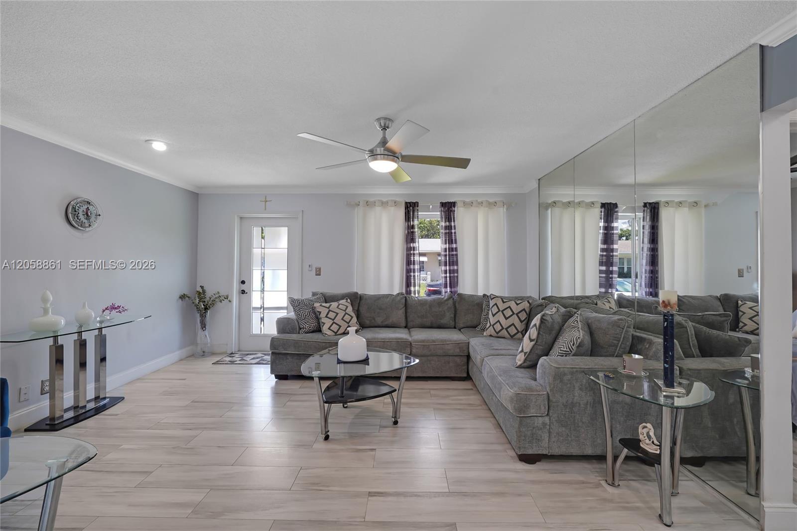 6708 NW 57th Ct, Tamarac FL 33321 photo 2