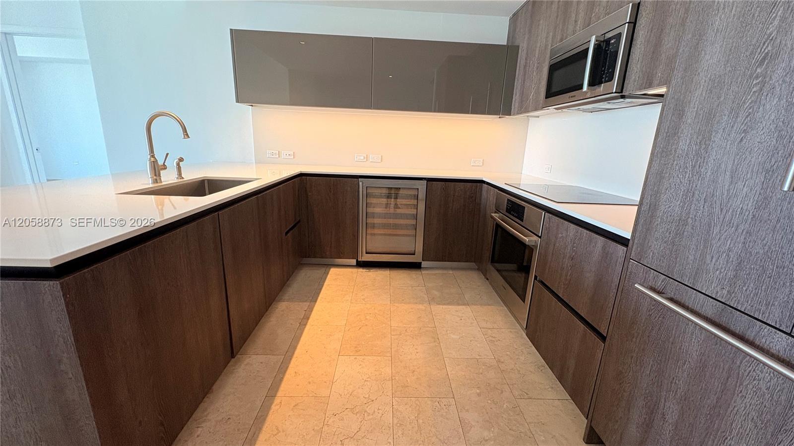 88 SW 7th St # 2603, Miami FL 33130 photo 2