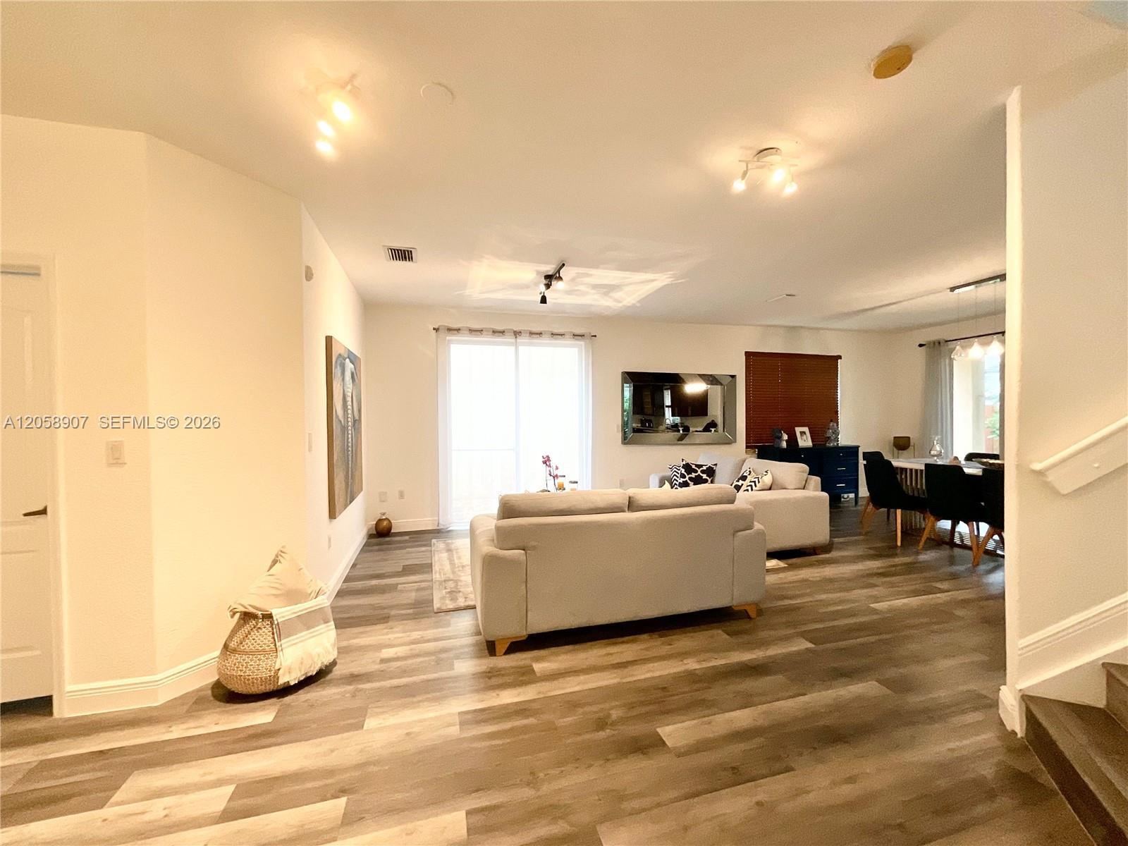11320 NW 43rd Ter, Doral FL 33178 photo 5