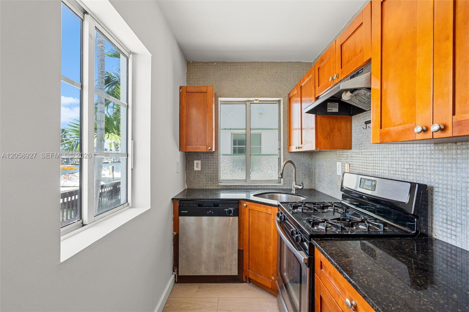 7930 Tatum Waterway Dr # S1, Miami Beach FL 33141 photo 3