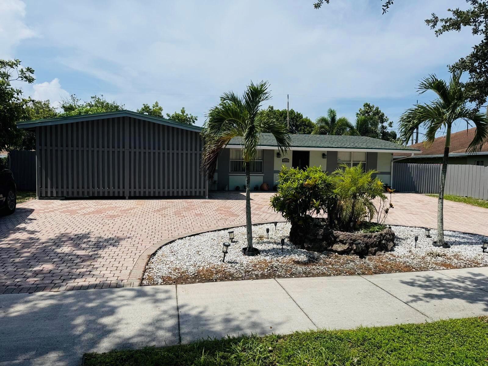 3335 10th Avenue N, Palm Springs FL 33461