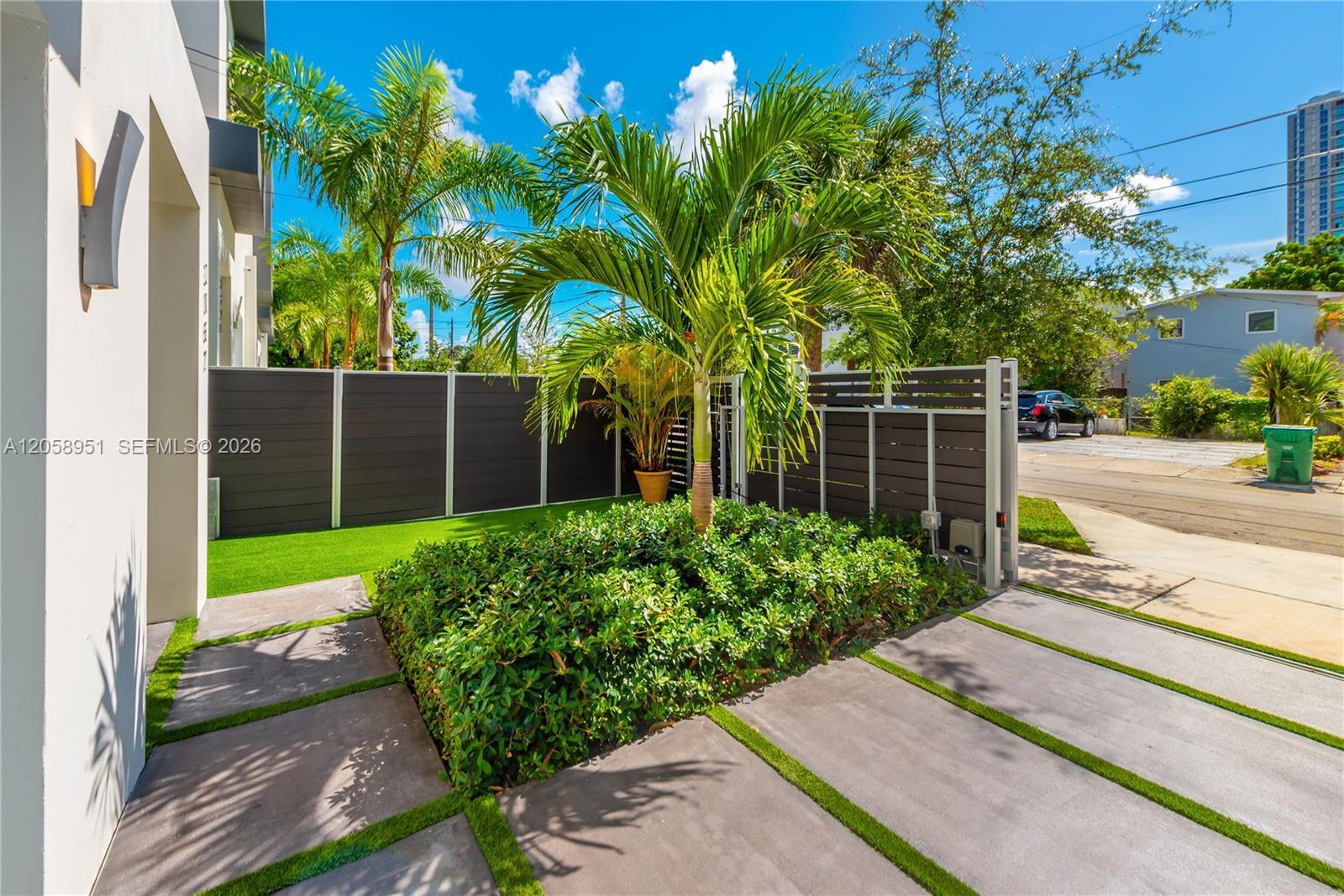 3067 Carter St, Miami FL 33133 photo 4