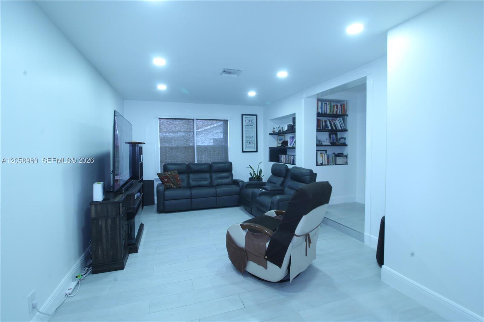 6486 Woodbury Rd, Boca Raton FL 33433 photo 4