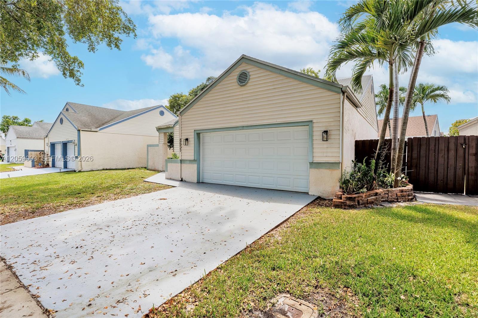 8651 SW 12th St, Pembroke Pines FL 33025 photo 3
