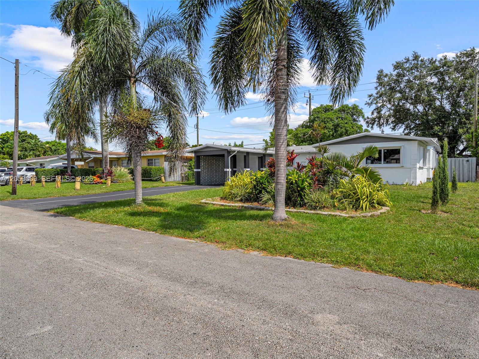 6721 Allen St, Hollywood FL 33024 photo 2