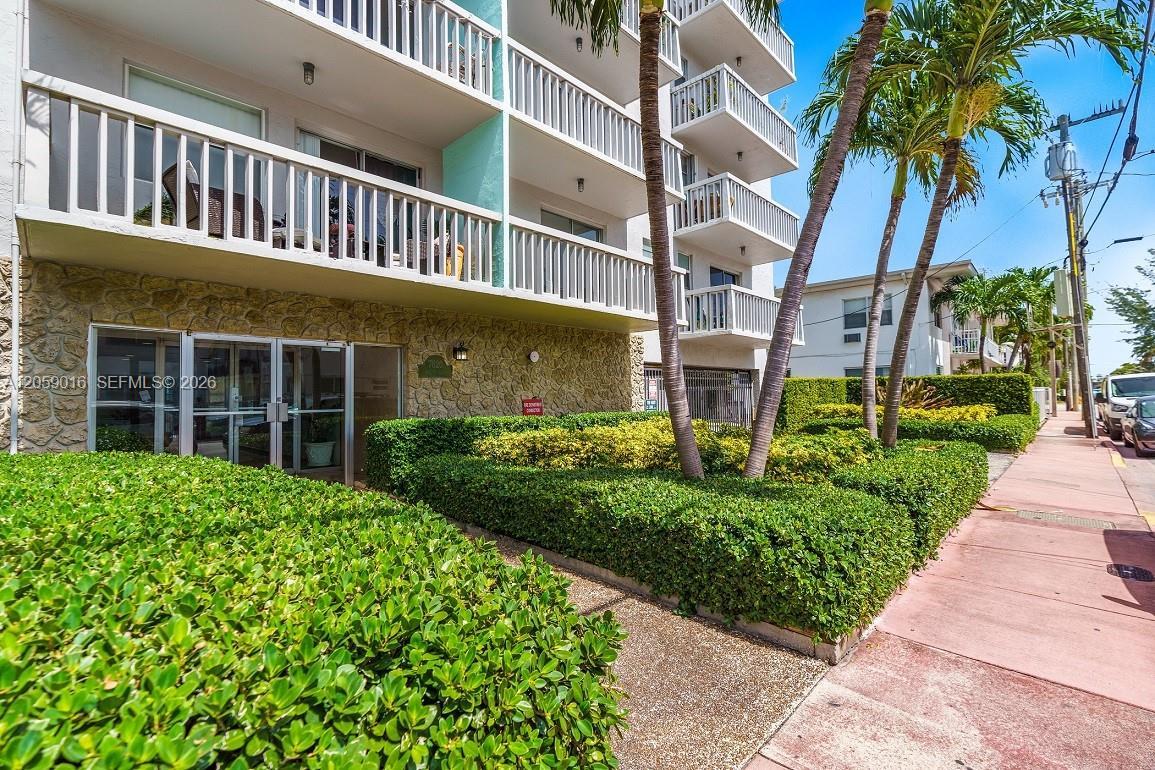 7620 Carlyle Ave # 206, Miami Beach FL 33141 photo 2