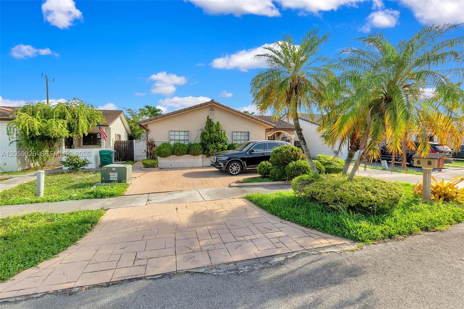 9981 NW 129th Ter, Hialeah Gardens FL 33018 photo 2