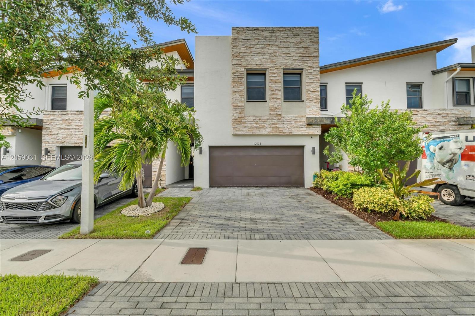 10533 NW 78th Ter, Doral FL 33178 photo 2
