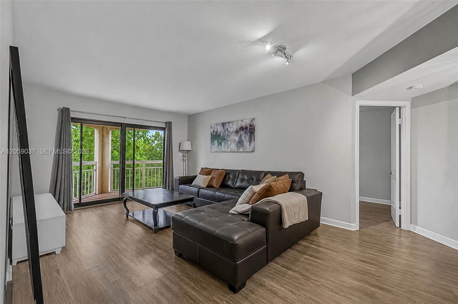 8290 Lake Dr # 538, Doral FL 33166 photo 4
