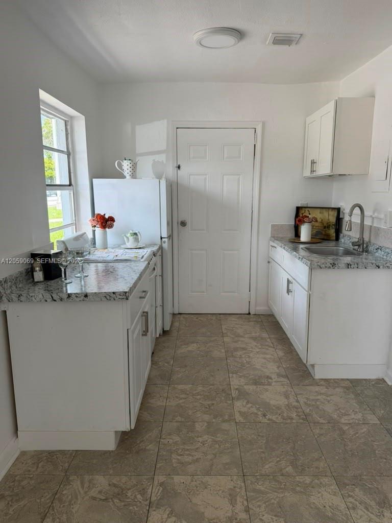 1049 NW 95th St # A2, Miami FL 33150 photo 2