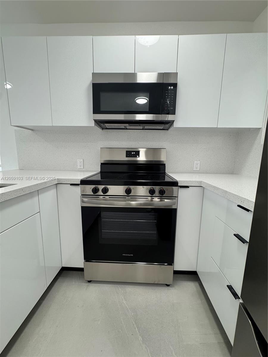 180 W 21st St # 180, Hialeah FL 33010