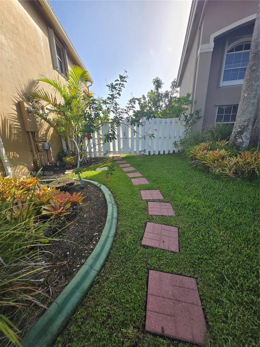 19130 NW 10th St, Pembroke Pines FL 33029 photo 3