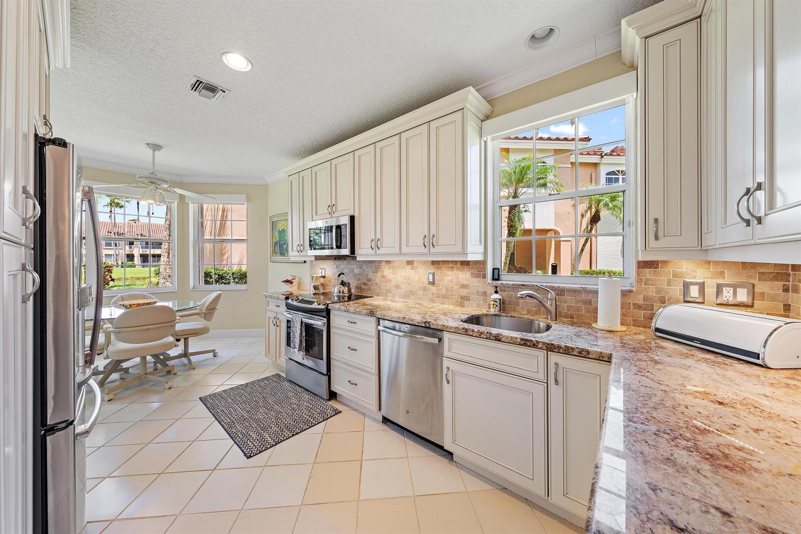 120 LEGENDARY Circle, Palm Beach Gardens FL 33418 photo 3