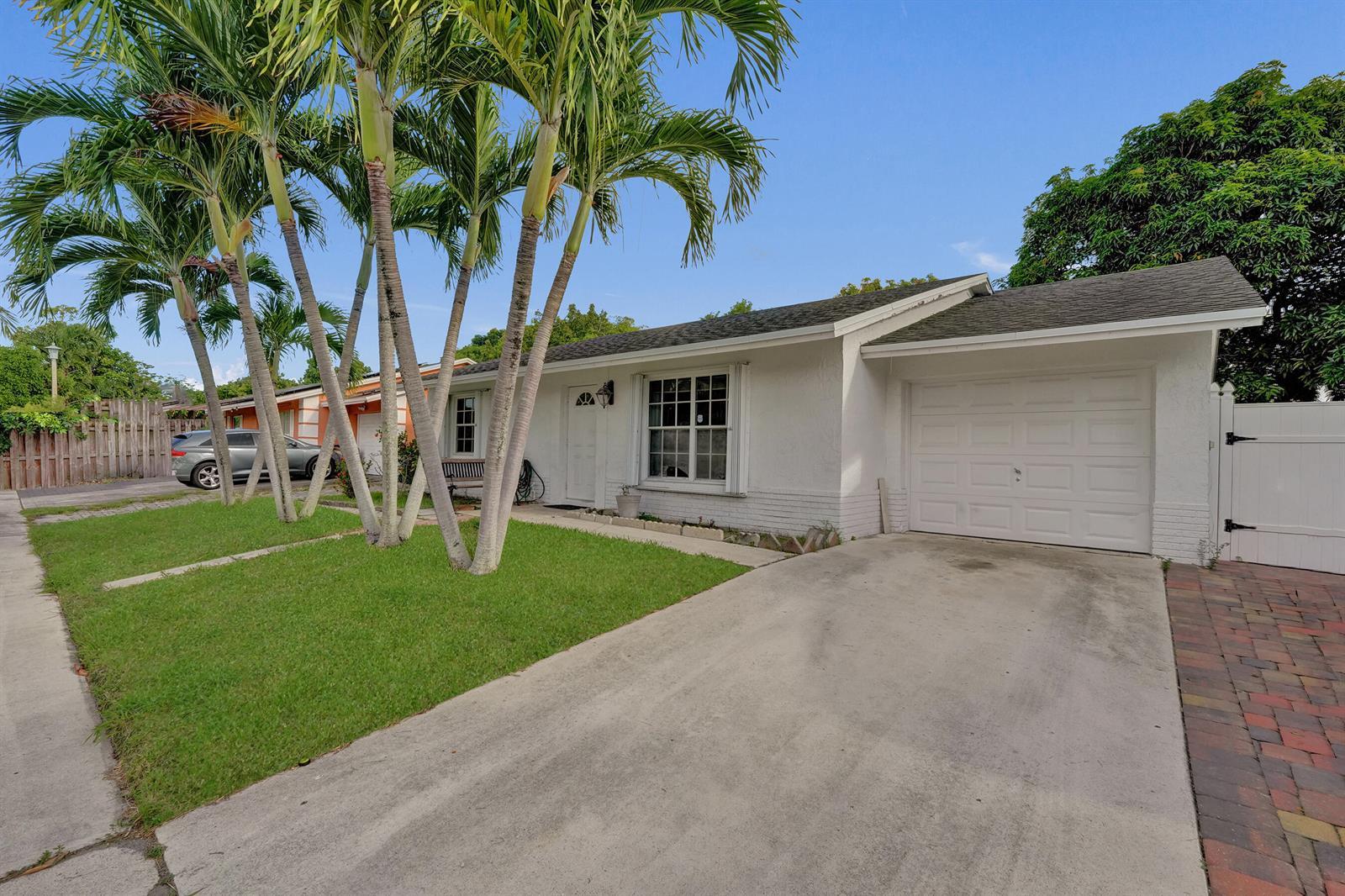 6134 E Wauconda Way E, Lake Worth FL 33463 photo 2