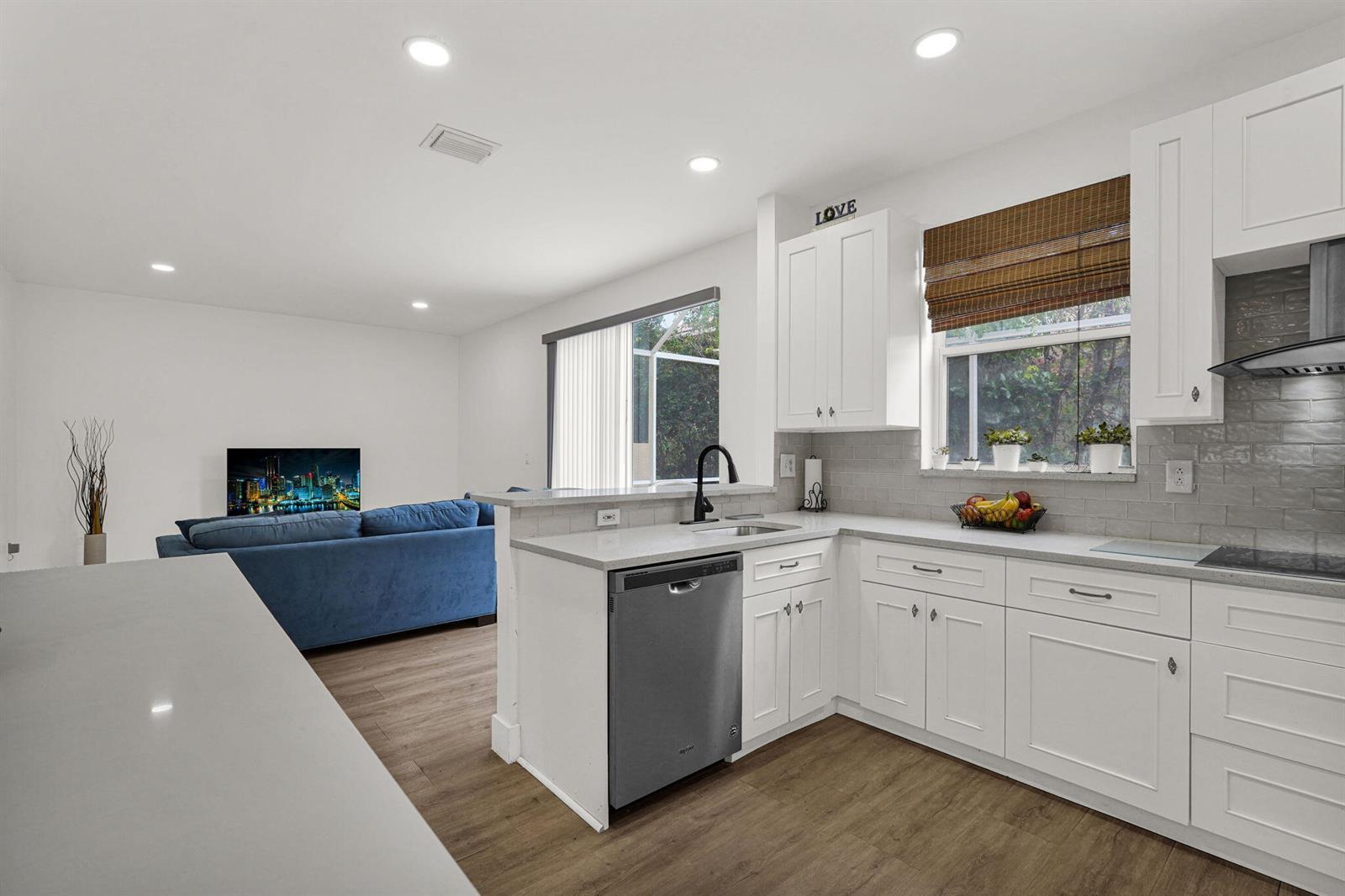 527 NW 87TH Lane, Coral Springs FL 33071 photo 4