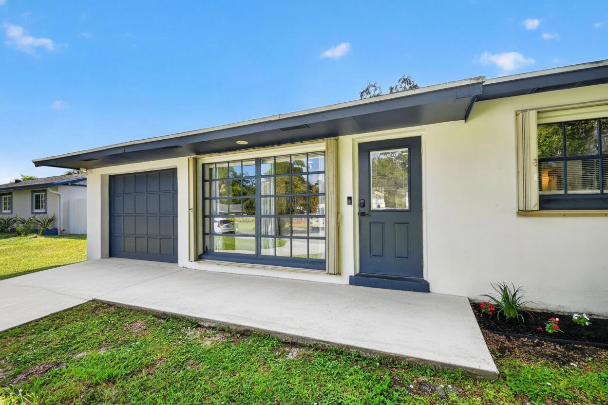 432 W Shadyside Circle, West Palm Beach FL 33415 photo 2