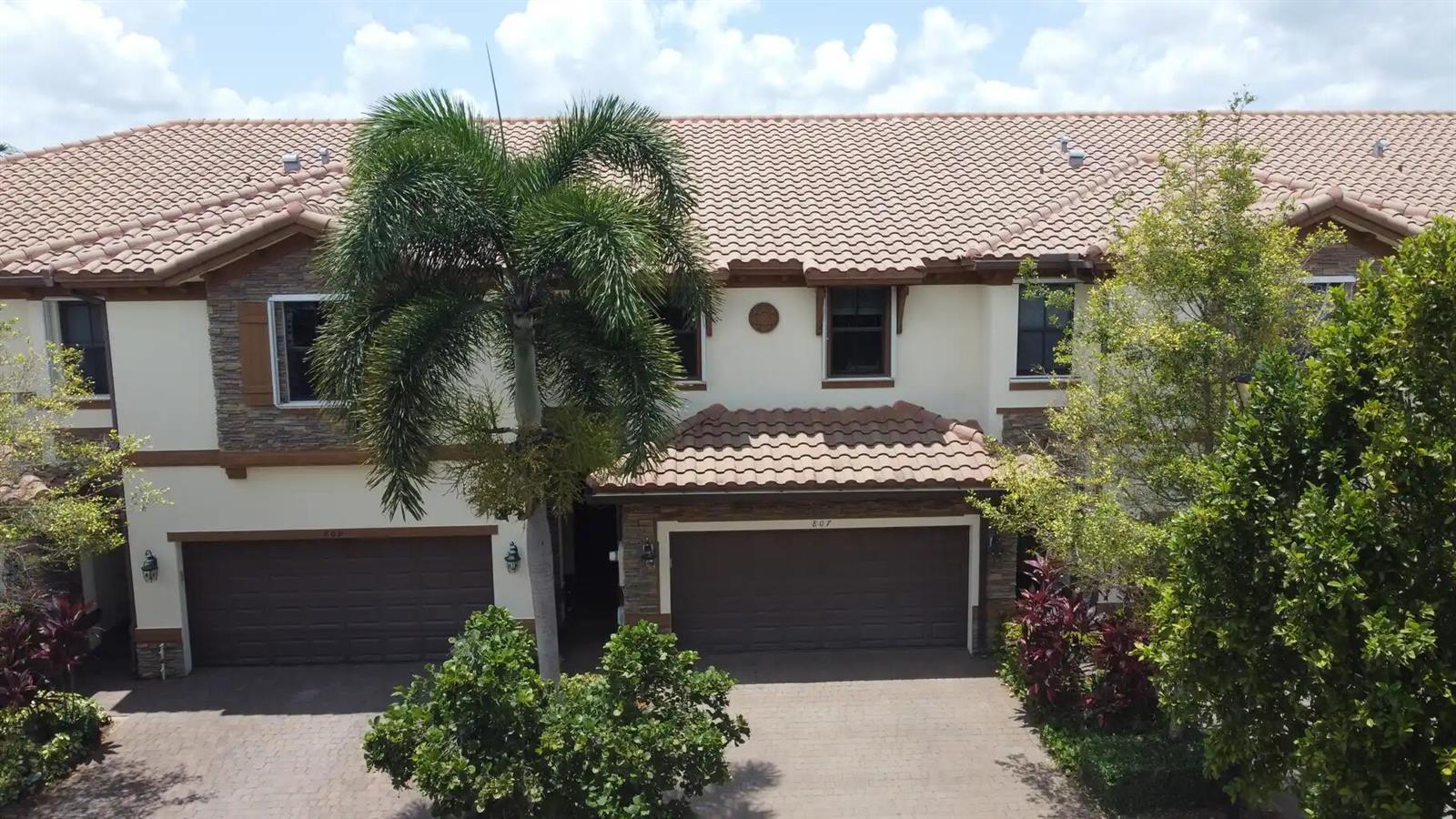 807 E Village Circle, Davie FL 33325 photo 3