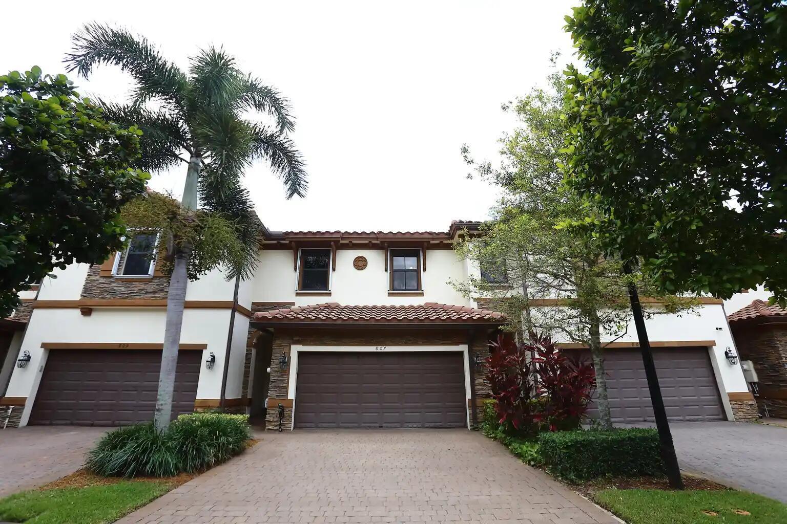 807 E Village Circle, Davie FL 33325 photo 4