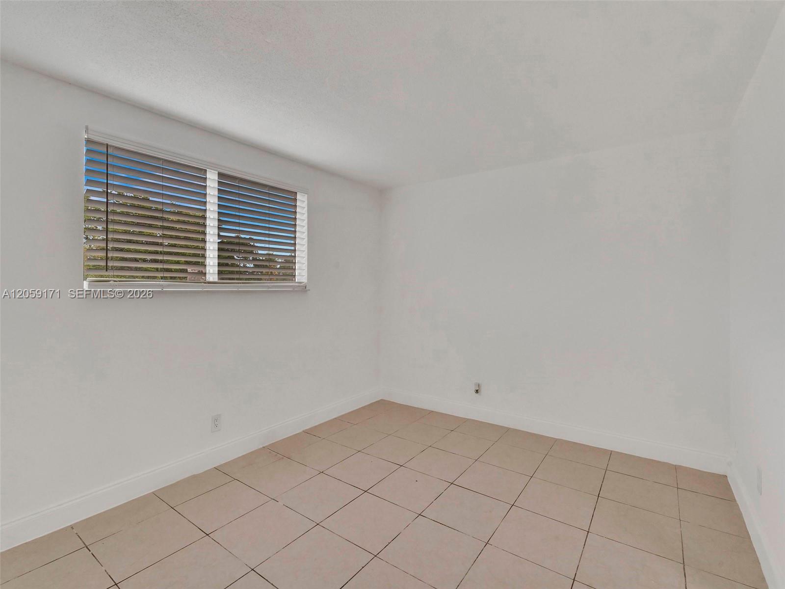 14190 W Dixie Hwy # 1, North Miami FL 33161 photo 3