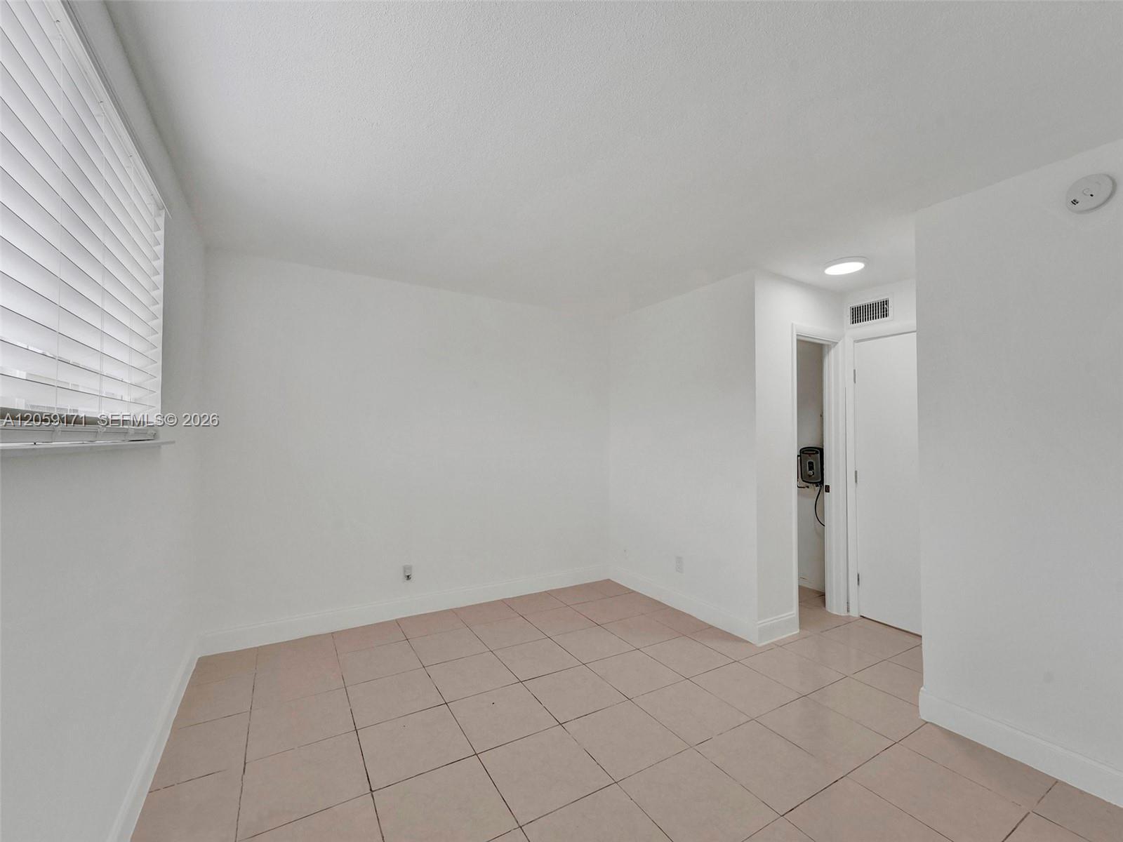 14190 W Dixie Hwy # 1, North Miami FL 33161 photo 4