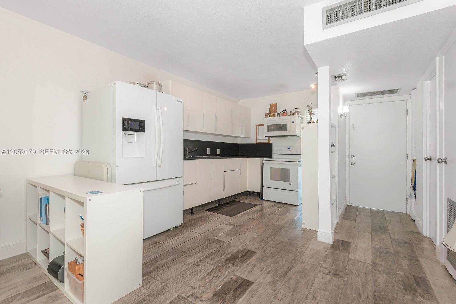 3401 N Country Club Dr # 117, Aventura FL 33180 photo 2