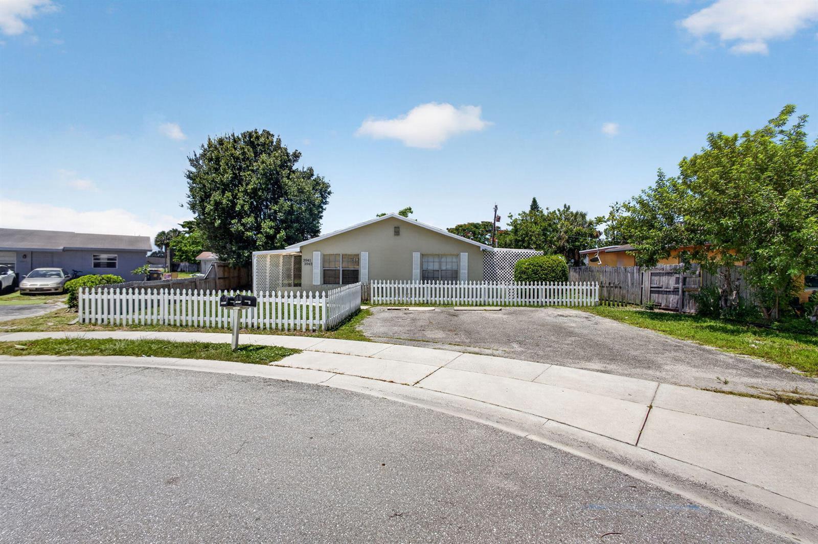 3943 Roan Court W, Palm Beach Gardens FL 33403