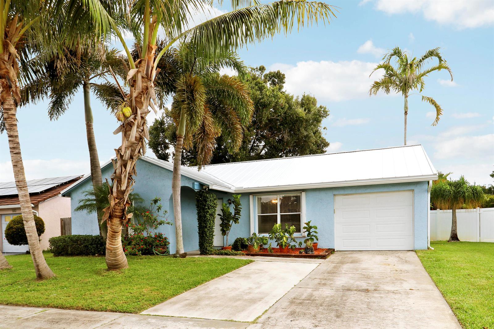 104 BANYAN Circle, Jupiter FL 33458 photo 2